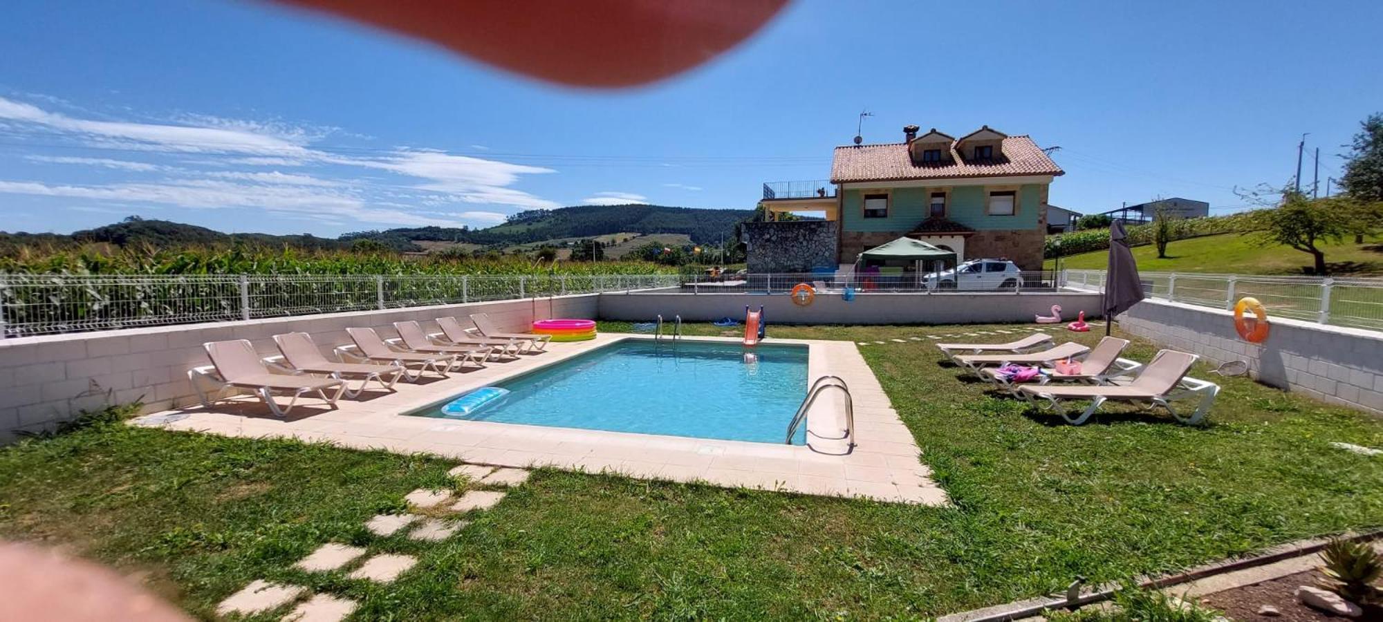 Apartamentos Turisticos El Ponton Arnuero Luaran gambar